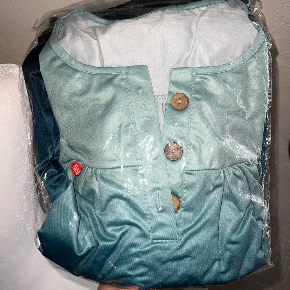 NWOT GRADIENT BLOUSE - Picture 5 of 5